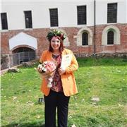 Laureata in lingue, con 10 anni di esperienza, offre lezioni private di spagnolo e inglese per bambini e adulti